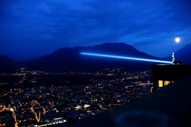 raggio laser dall'hotel panorama di sardagna